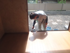 一軒家の窓サッシ清掃